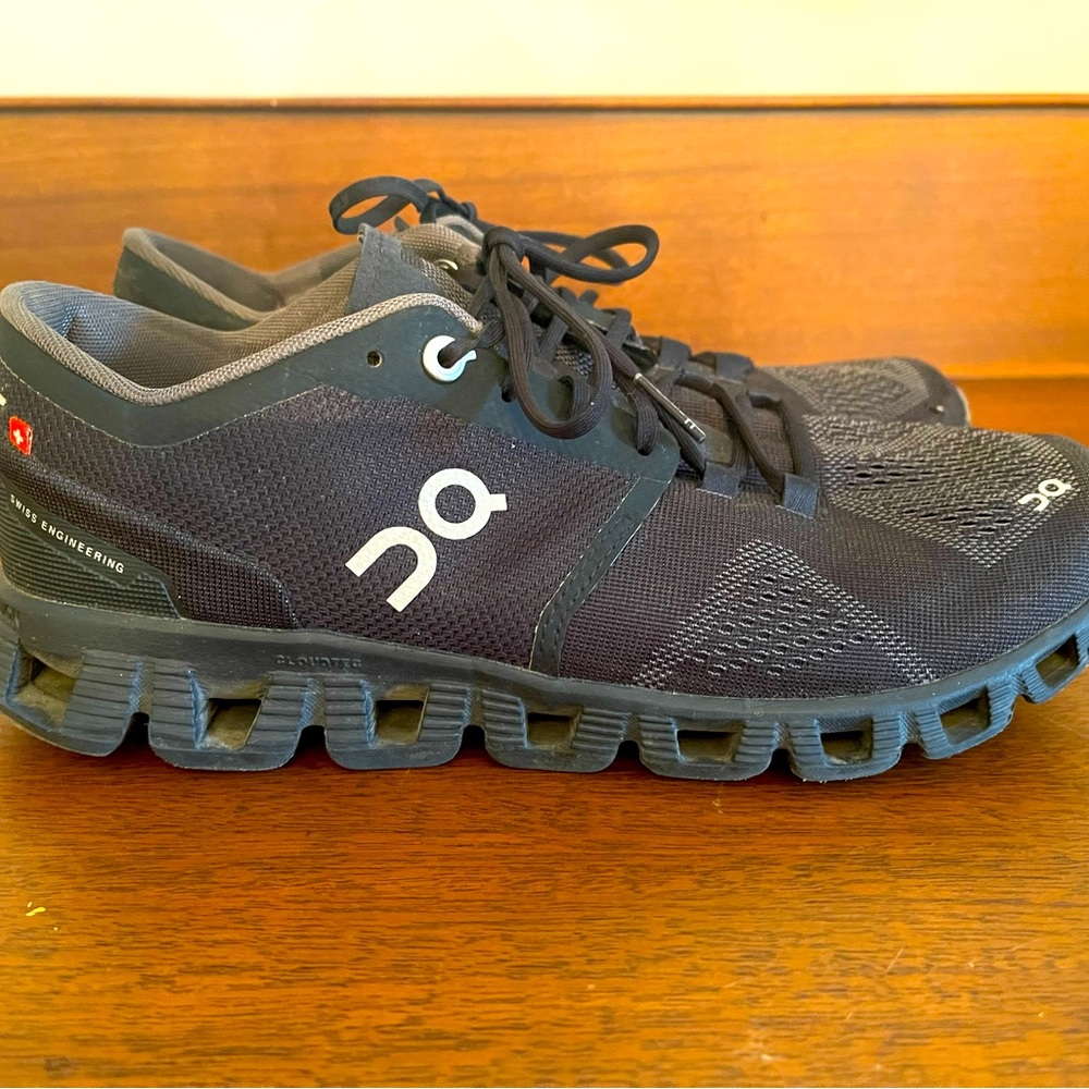On Cloud Running Shoes - Cloud 5 - Black Women’s 8.5